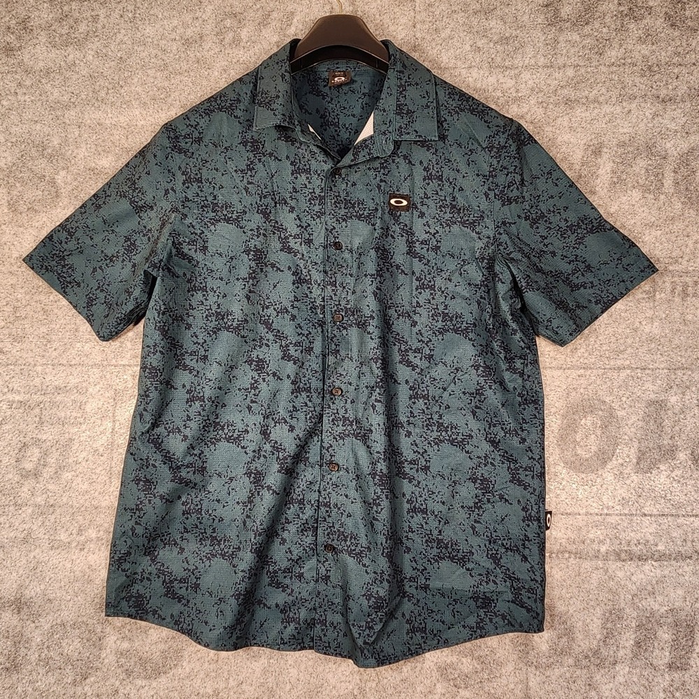 Oakley Shirt Men's XL Green button up short sleeve modern pixel Patterned